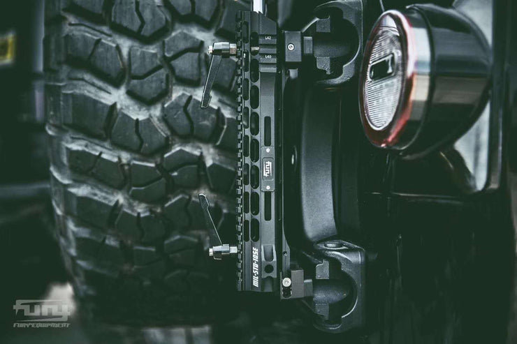 Maiker Soporte de mástil de antena dos en uno estilo militar para Jeep Wrangler JK JL 2007-2020, diseño de aluminio, color negro